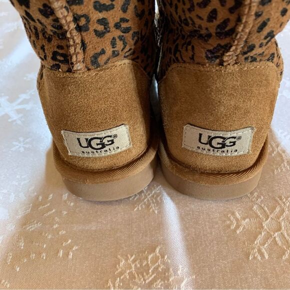 UGG Boots 1006072 Cheetah Animal Print Great Soles Fluffy Sz 6 Gorgeous - Picture 4 of 8